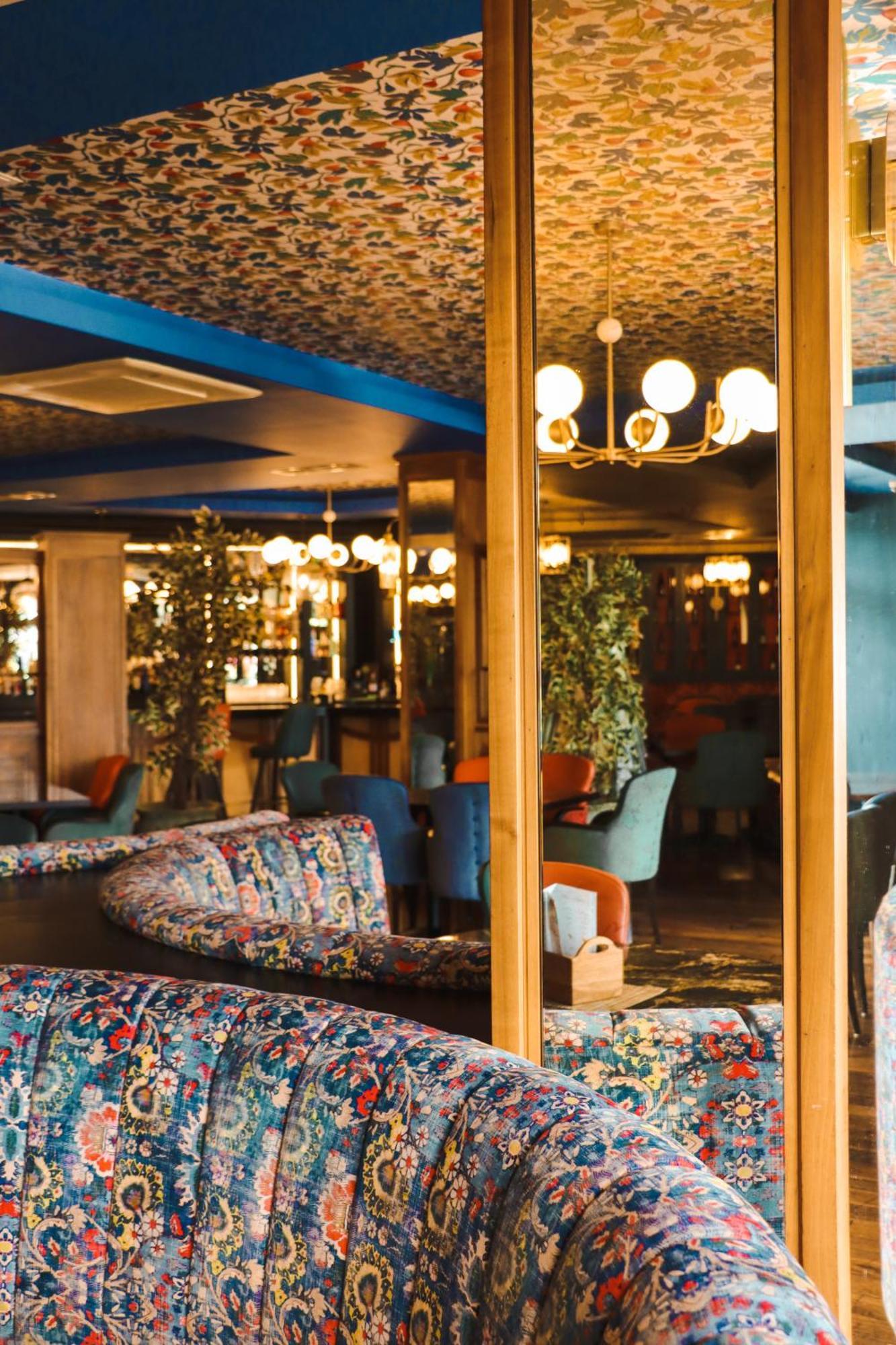 Amber Springs Hotel Гори Екстериор снимка